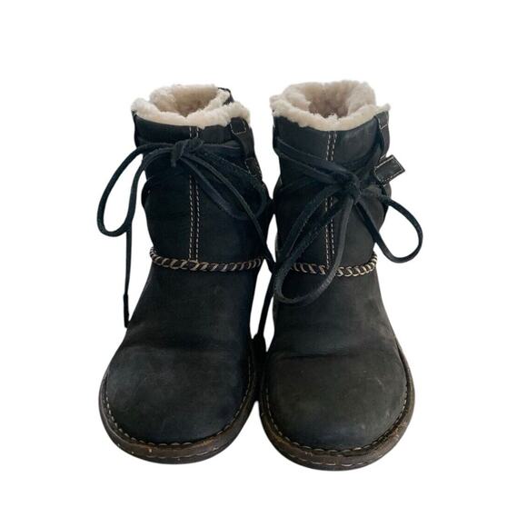 UGG Cove Winter Boots Womens Size 6 Black Leather Shearling Lined Comfort Shoes - Picture 4 of 10